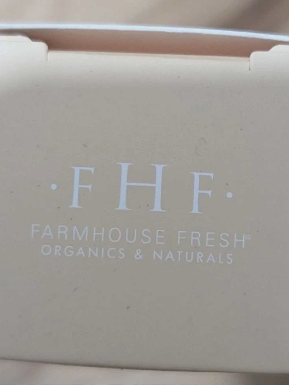 Farmhouse Fresh Foundation in Ivory Veil imparts a natural dewy glow BNIB $45